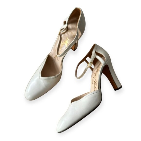 Vintage Roger Vivier White Leather Ankle Strap Heels – Made in Italy, 1960s–70s - Picture 3 of 16